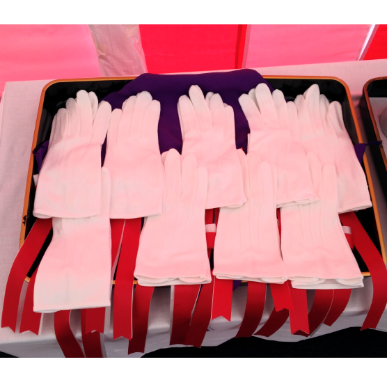 表彰盆・白手袋の画像