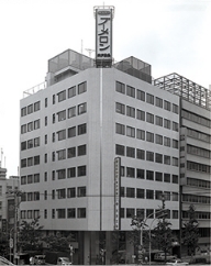 新々会館竣工の画像