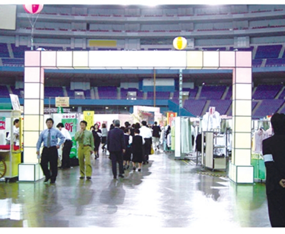 TS-878ラックルスシステムの 展示会活用例（1996年）の画像