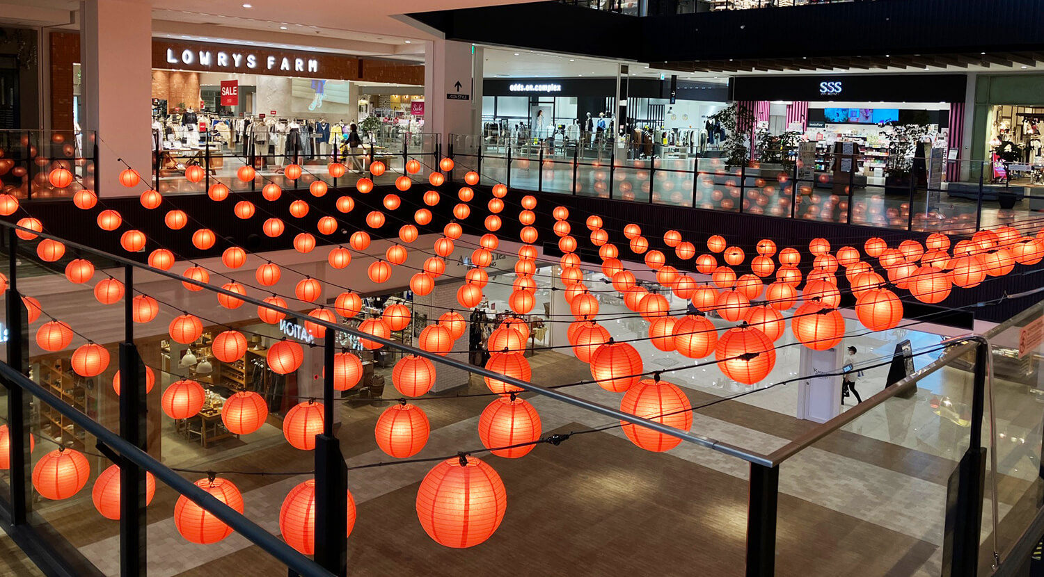 吊り装飾が初めての現場でしたが、吊り方を含め安全に問題なく実施されています　イメージ画像