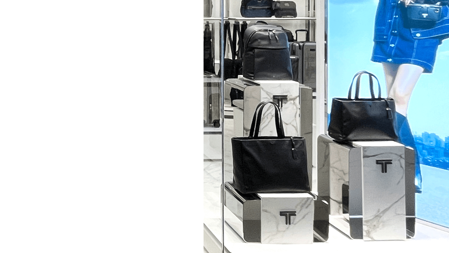 オリジナルのメタリックカラー什器 画像