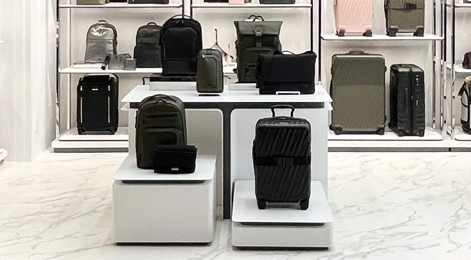 中央のテーブル　画像